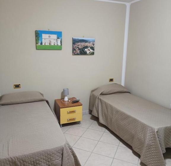 تختخواب و صبحانه Il Roseto