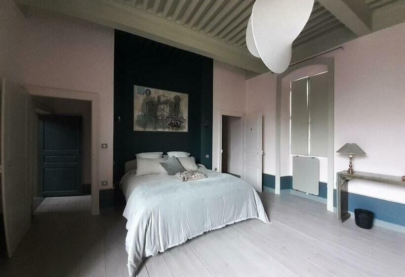 צימר Maison Du Chevalier Des Huttes   Table Et Chambres D Hôtes