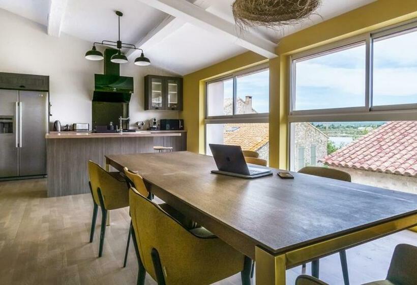 Belle Et Grande Maison De Village Au Bord De L Eau