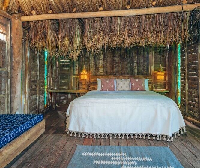 Otel Embajada Universal By La Eufemia Group