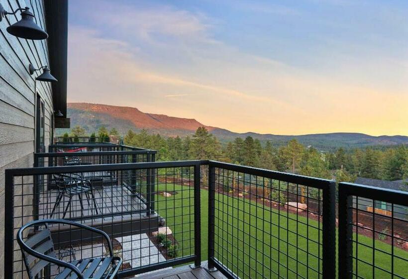 Отель Lodge At 5600