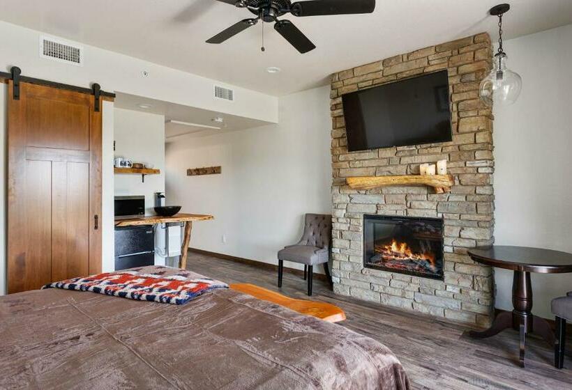 Отель Lodge At 5600