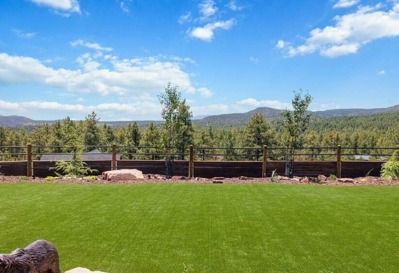 Отель Lodge At 5600