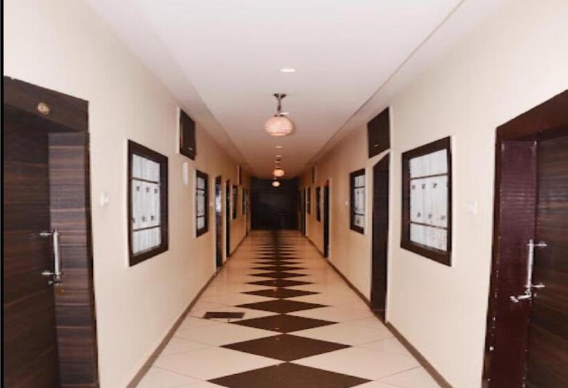 ホテル Svarnima By Wb Inn