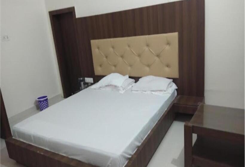 ホテル Svarnima By Wb Inn