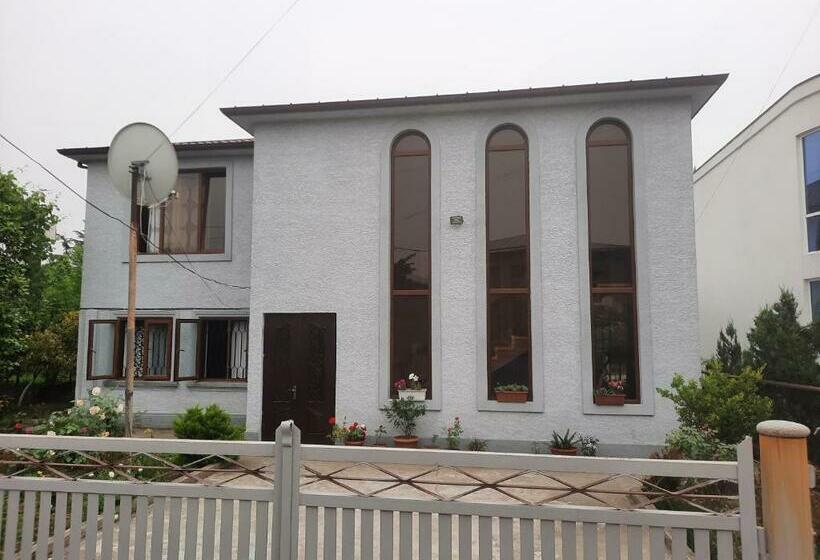 پانسیون Cosy Accommodation In Zugdidi