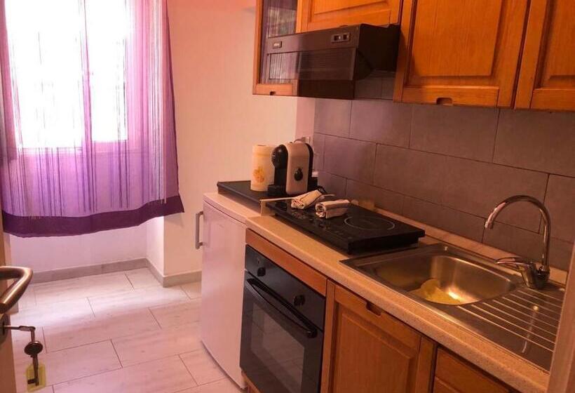 פנסיון Monolocaleoptional  C I R C E   Ragusa Centro Corso Italia