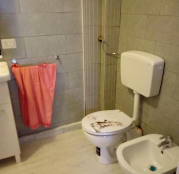 פנסיון Monolocaleoptional  C I R C E   Ragusa Centro Corso Italia