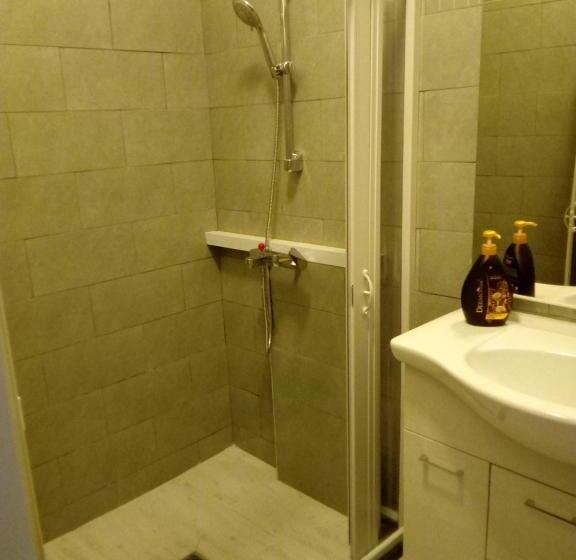 פנסיון Monolocaleoptional  C I R C E   Ragusa Centro Corso Italia