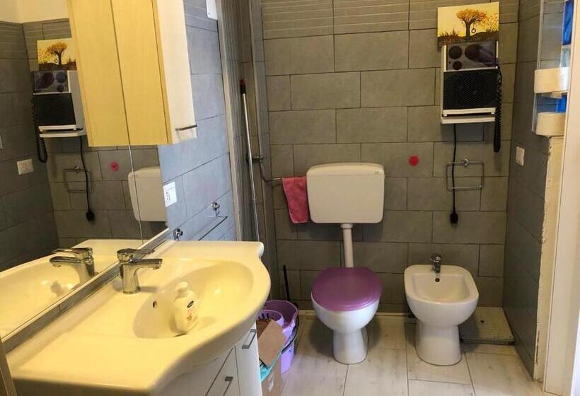 פנסיון Monolocaleoptional  C I R C E   Ragusa Centro Corso Italia