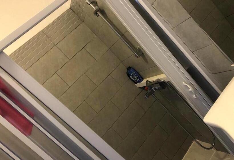 פנסיון Monolocaleoptional  C I R C E   Ragusa Centro Corso Italia