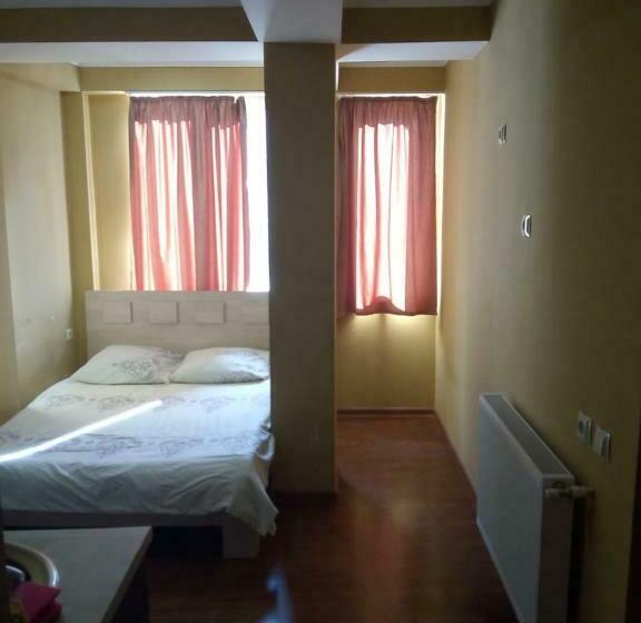 پانسیون Vake House