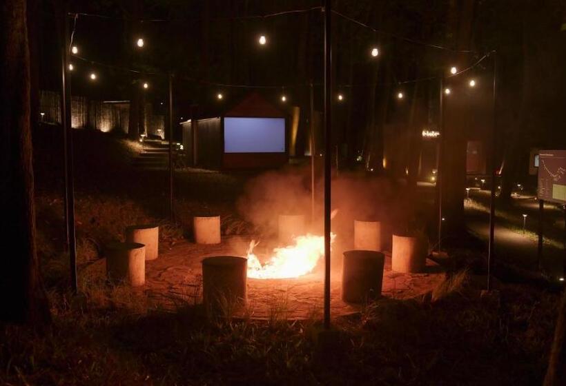 リゾートホテル Bobocabin Coban Rondo, Malang