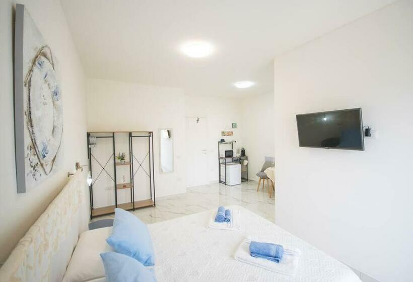 مبيت وإفطار White Bike Rooms