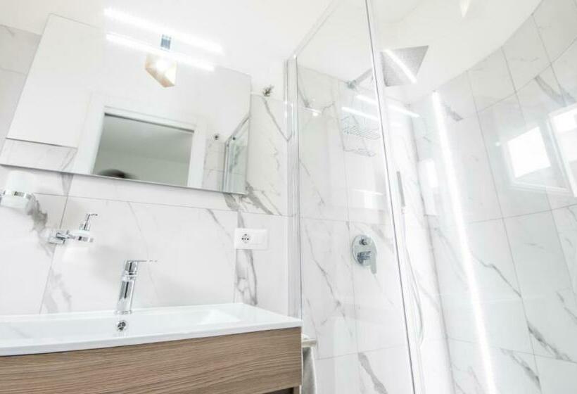 مبيت وإفطار White Bike Rooms