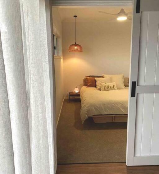 تختخواب و صبحانه Tweed River Retreat