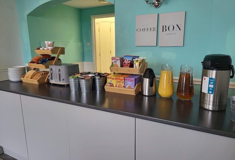 Beach Hotel Torbay B&b