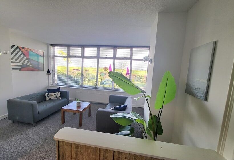 Beach Hotel Torbay B&b