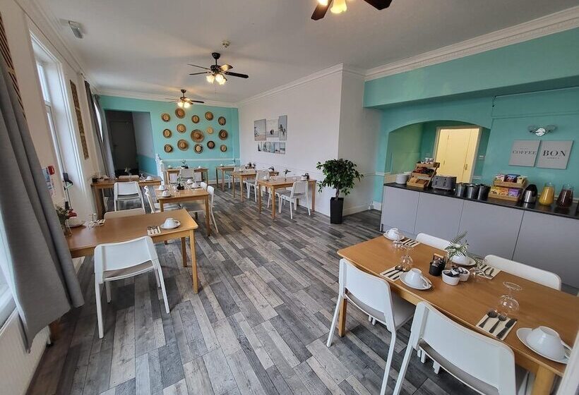 Beach Hotel Torbay B&b