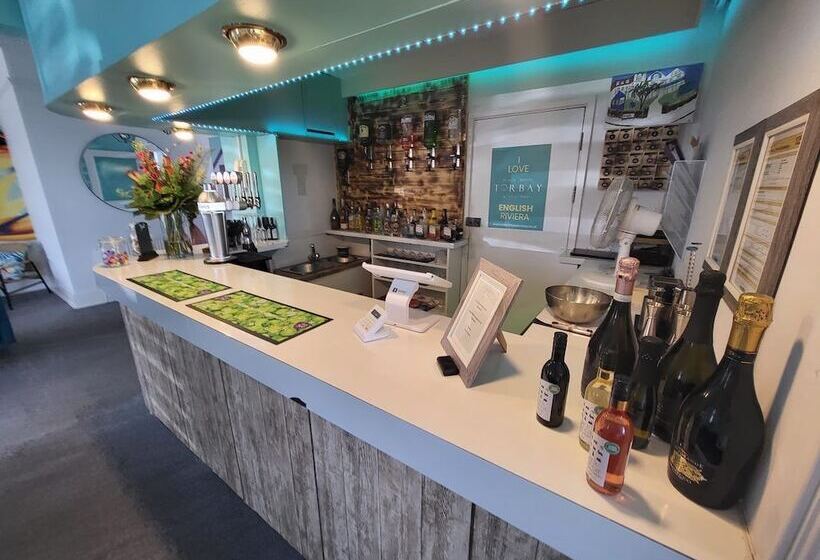 Beach Hotel Torbay B&b