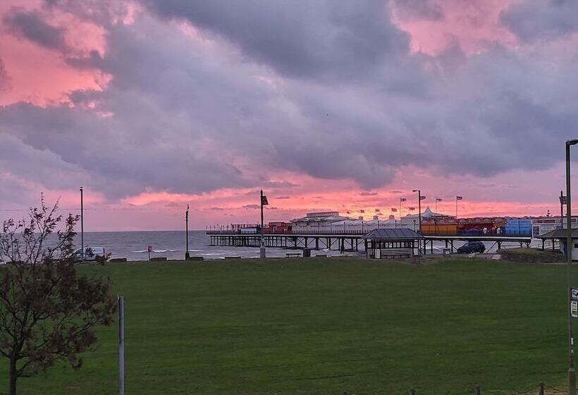 Beach Hotel Torbay B&b