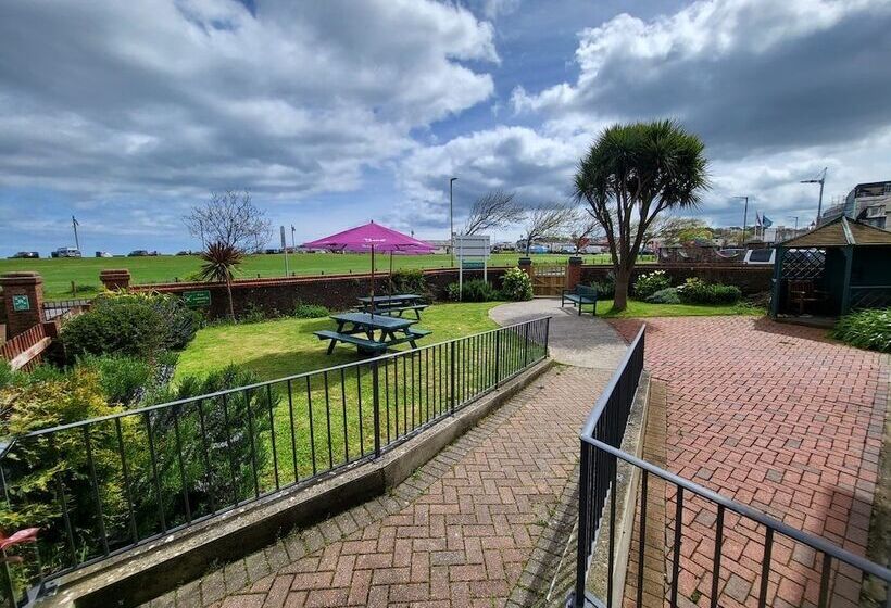 Beach Hotel Torbay B&b