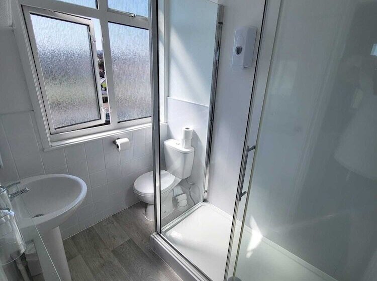 Beach Hotel Torbay B&b