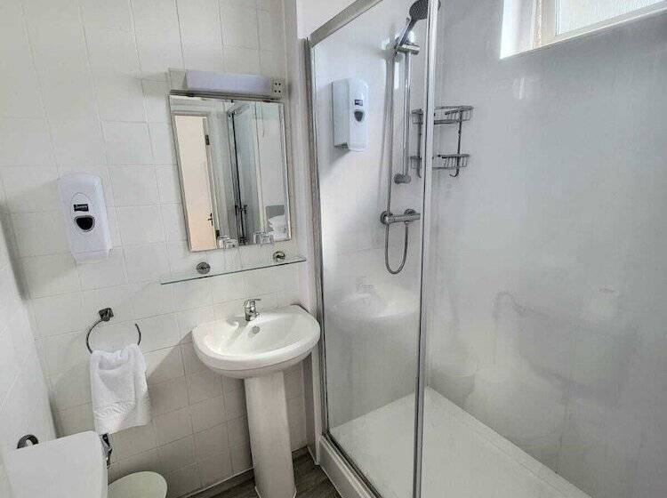 Beach Hotel Torbay B&b