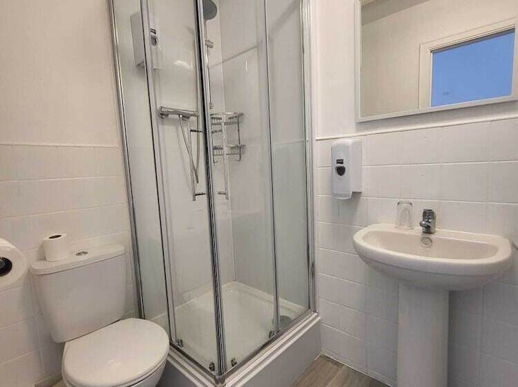 Beach Hotel Torbay B&b