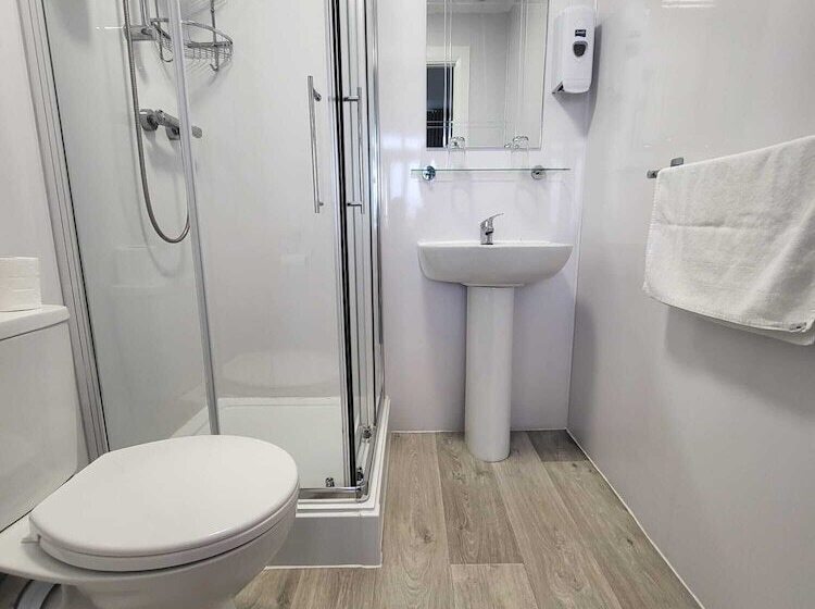 Beach Hotel Torbay B&b