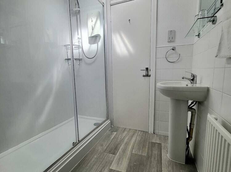 Beach Hotel Torbay B&b