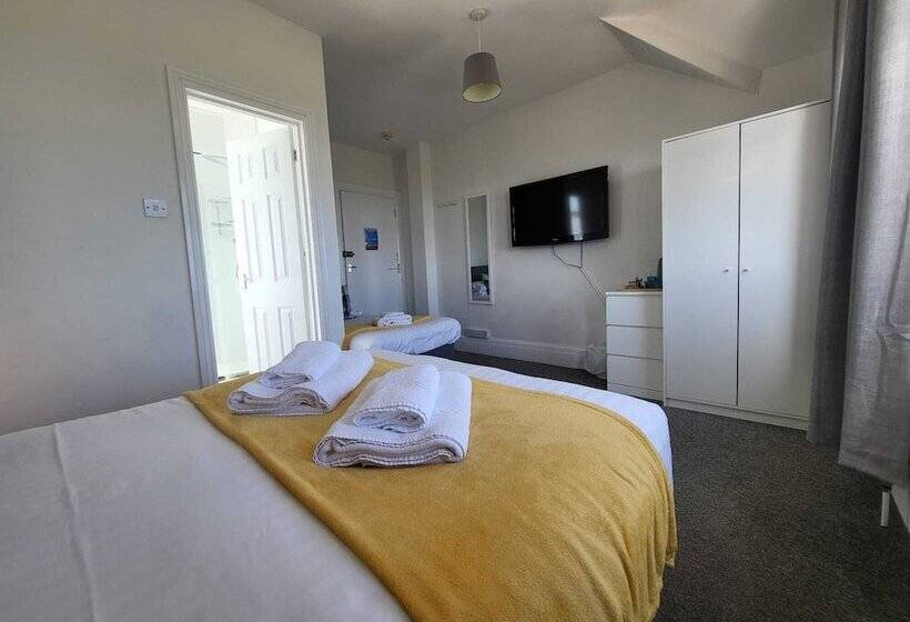 Beach Hotel Torbay B&b