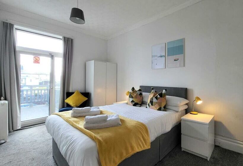 Beach Hotel Torbay B&b