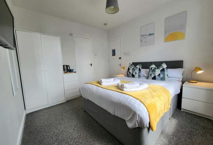Beach Hotel Torbay B&b