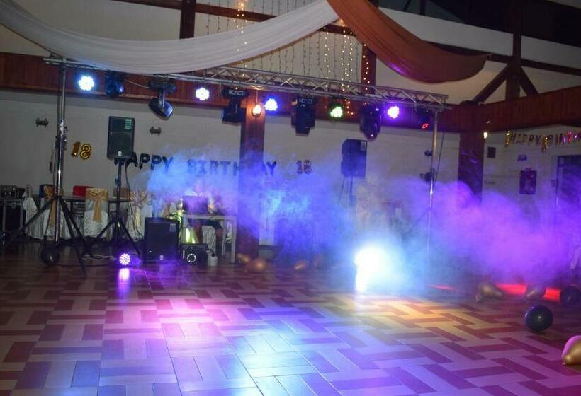 ホテル Fata Verde   La Padure