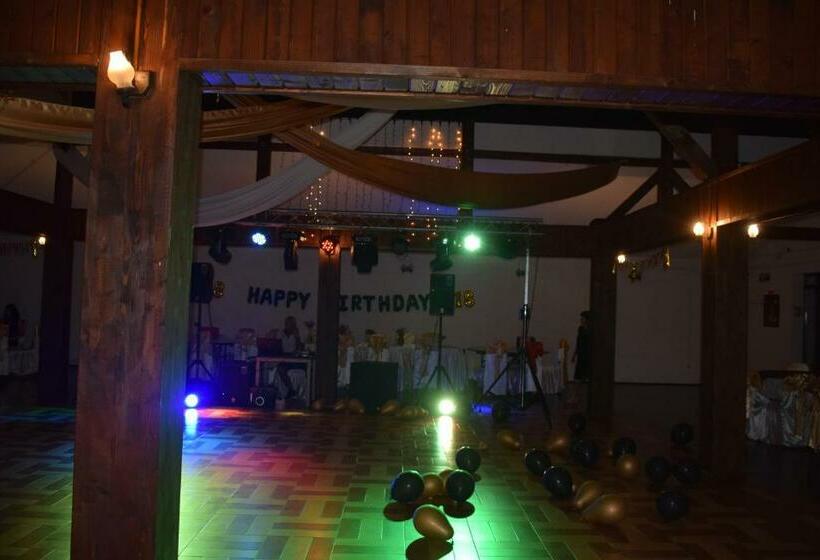 ホテル Fata Verde   La Padure