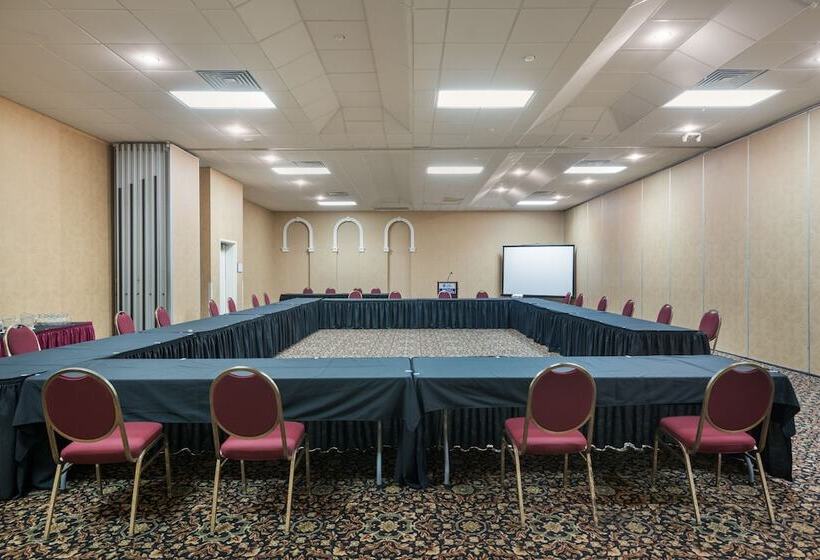 בית מלון כפרי Glengarry Extended Stays