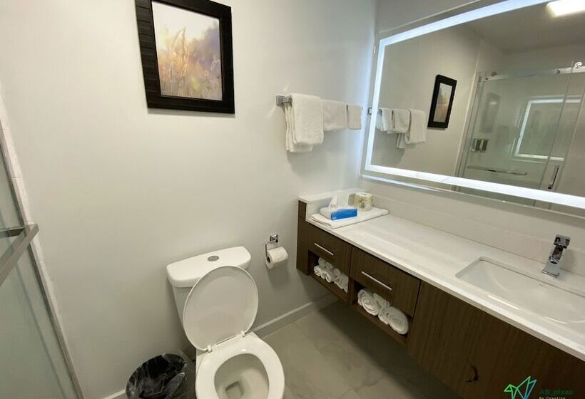 בית מלון כפרי Glengarry Extended Stays