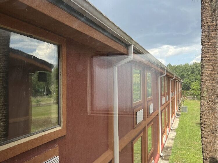 فندق Metro Inn & Suites