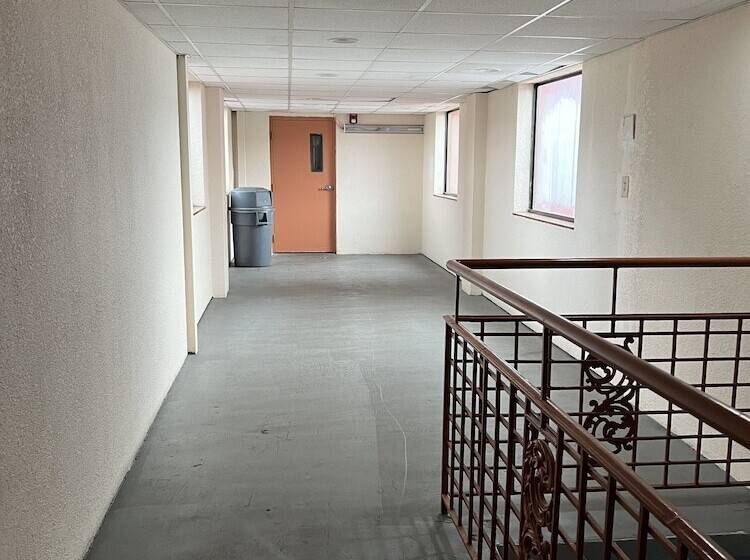 فندق Metro Inn & Suites