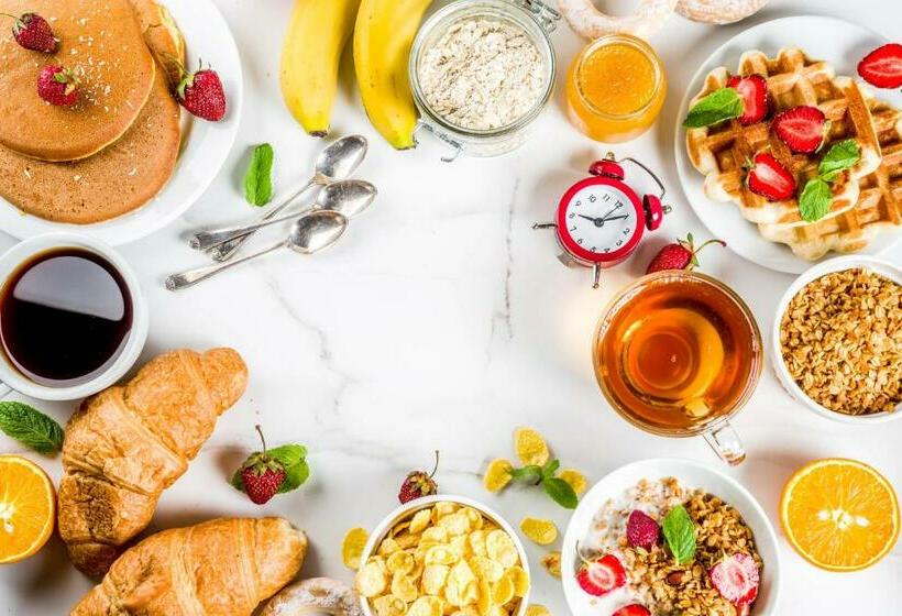 هتل Stayvista At Periyar Palace Pet Friendly, River View Villa With Garden