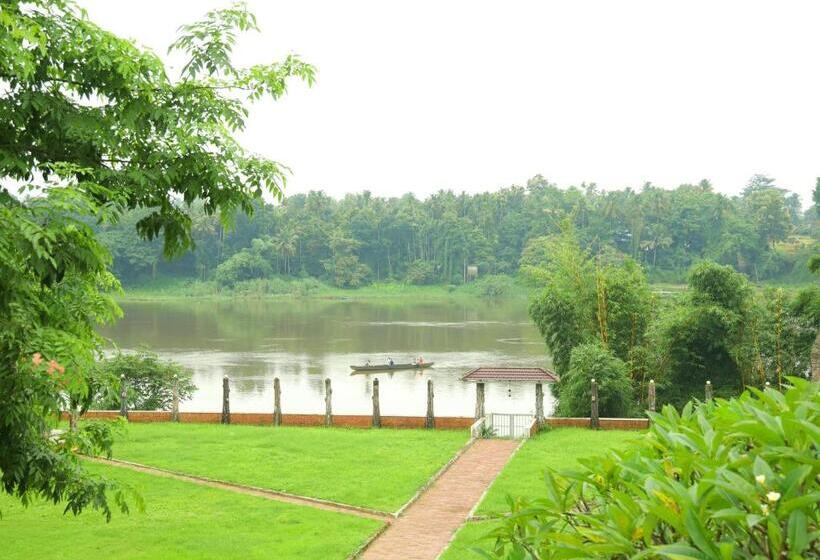 هتل Stayvista At Periyar Palace Pet Friendly, River View Villa With Garden