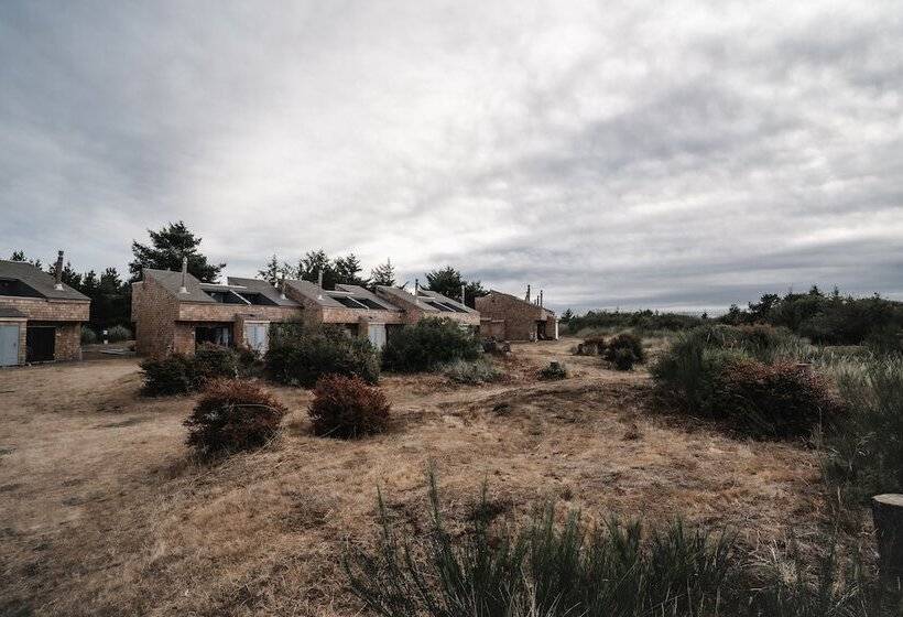 فندق Surfcrest Resort