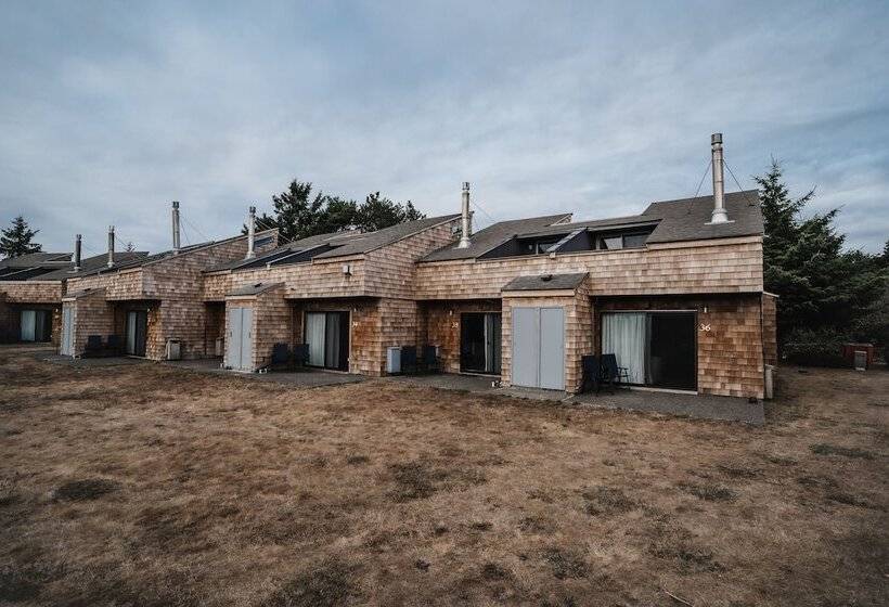 فندق Surfcrest Resort