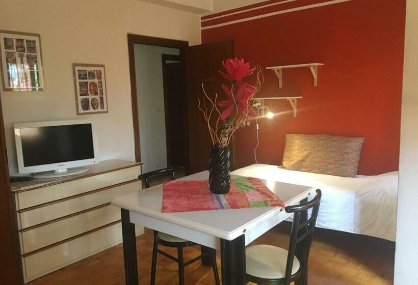 פנסיון Affittacamere Ferranti Di Fronte Al Centro Di Selezione