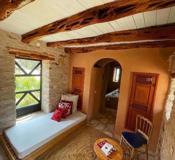 مسافرخانه Atlantis 12, Maison d'hôtes et d'art