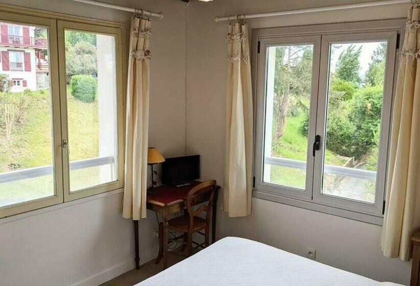 פנסיון Le Cèdre Bleu