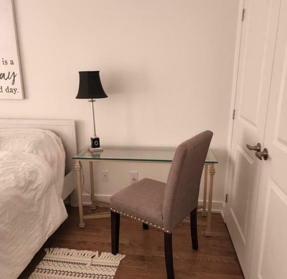 Пансион Place You Can Call Home !!! Near Ottawa Airport