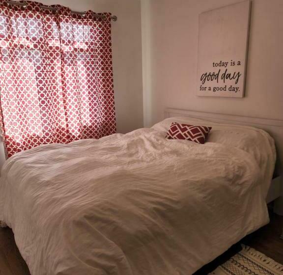 Пансион Place You Can Call Home !!! Near Ottawa Airport