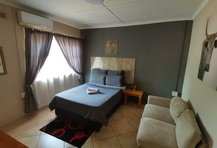 הוסטל Hluzu Guest House